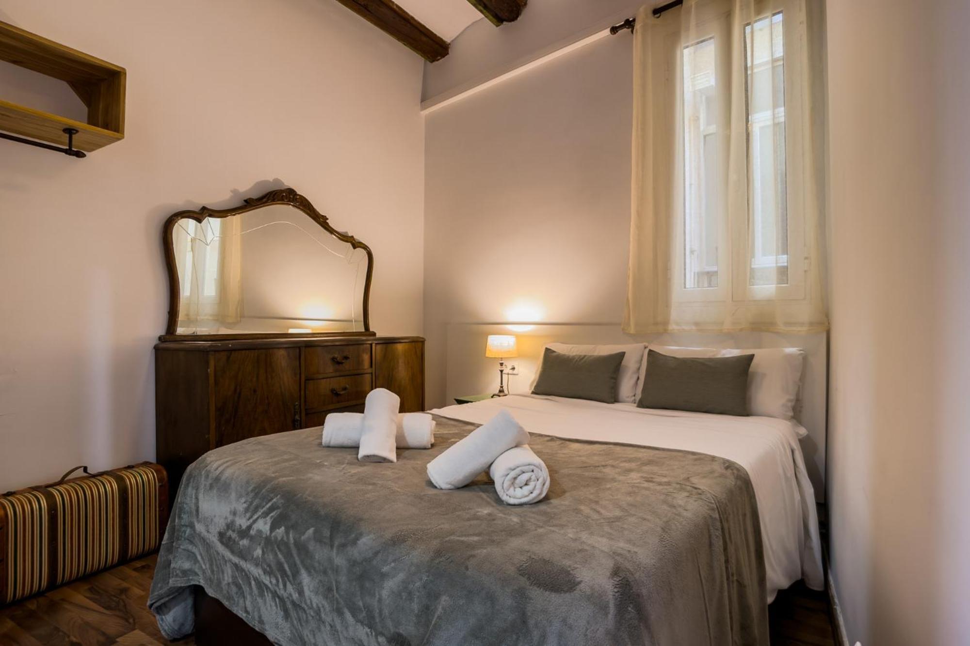 Magalhaes - Trad Flat In Poble Sec, Near Ramblas Барселона Экстерьер фото